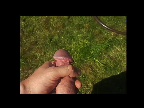 ❤️ O bunăciune fierbinte își face sex cu păsărica roz și ejaculează cu un squirt într-o grădină de vară ️ at porn ro.hentaidude.ru ❌️❤
