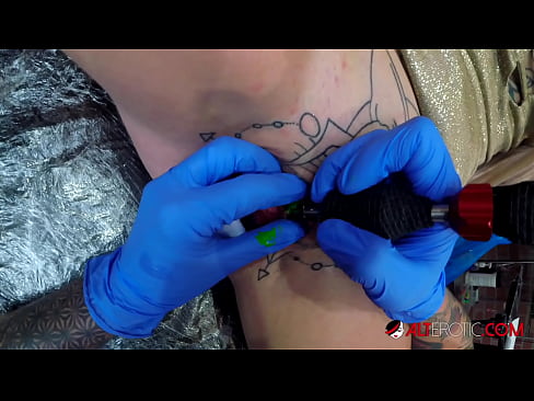 ❤️ Sully Savage, o bunăciune extrem de tatuată, și-a făcut un tatuaj pe clitorisul ei ️ at porn ro.hentaidude.ru ❌️❤